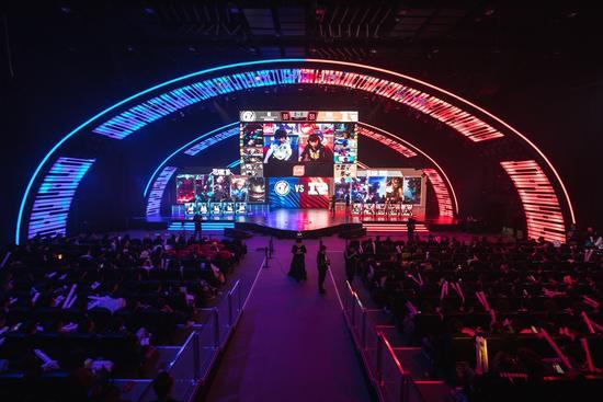 自我约束的 自我约束的